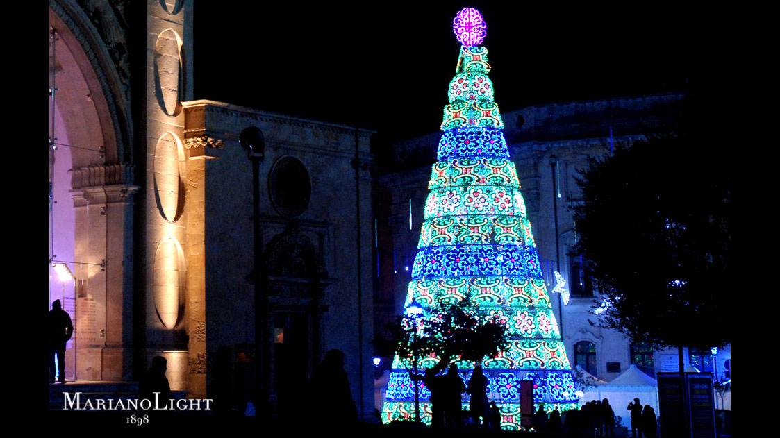 Lecce Natale.Natale A Lecce Albero Di Luminarie Mariano Light