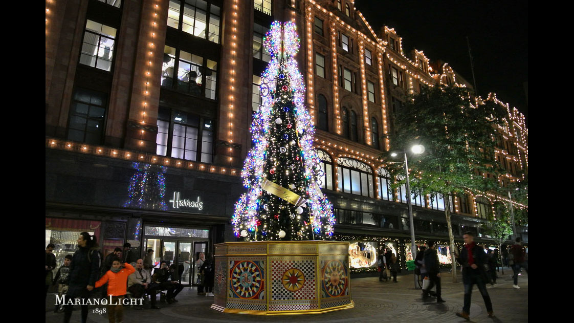 Decorazioni Natalizie Harrods.D G Harrods Takeover Mariano Light