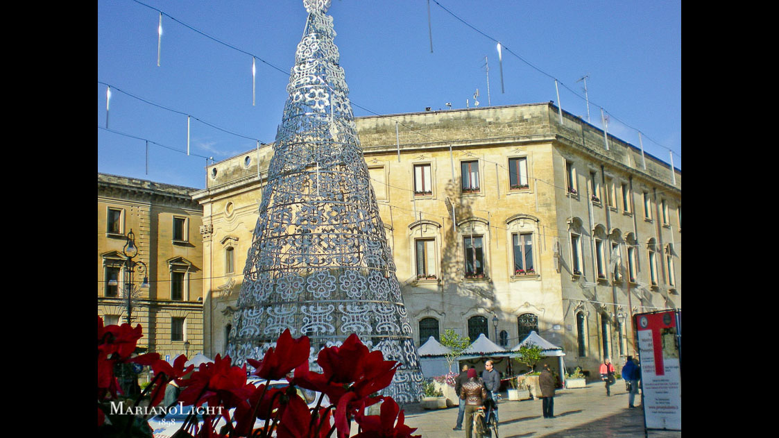 Lecce Natale.Natale A Lecce Albero Di Luminarie Mariano Light