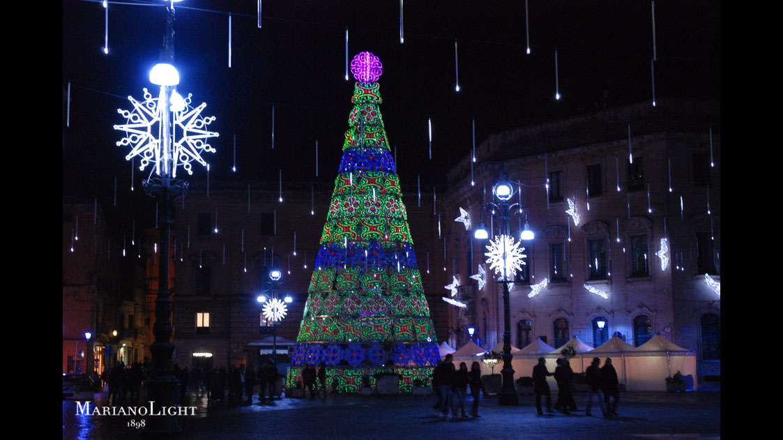 Natale Lecce.Natale A Lecce Albero Di Luminarie Mariano Light